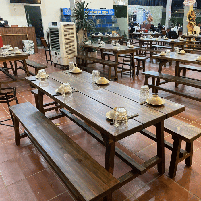 Khi chọn bàn ghế cho quán nhậu, kích thước là yếu tố đầu tiên cần được cân nhắc kỹ lưỡng.